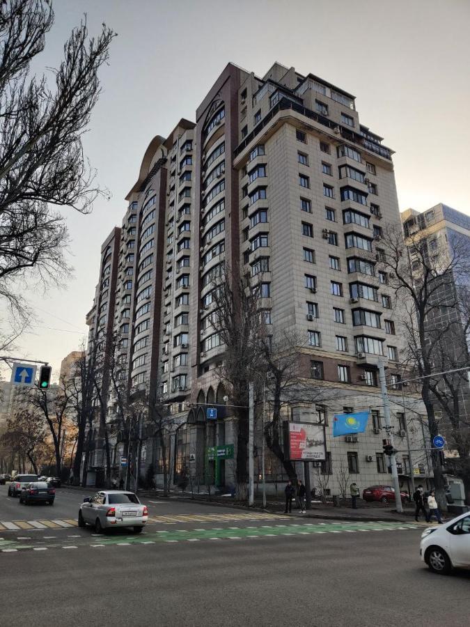 Комната В 4Х Комнатной Квартире 阿拉木图 外观 照片